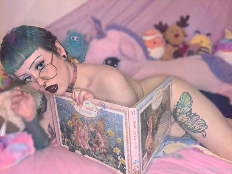 Read me a bedtime story 💤💤
