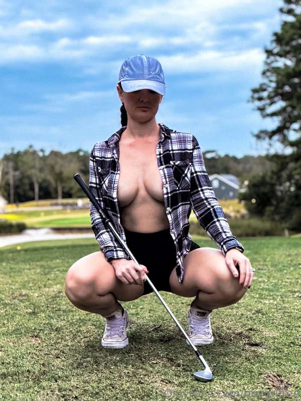 Feeling naughty on the green 🏌️‍♀️💋 Who wants to treat me to..