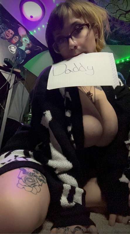 @kryptidnympho 🖤