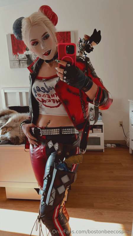 Hiya puddin ♦️♠️ want to see what’s under Harley’s suit?   N..