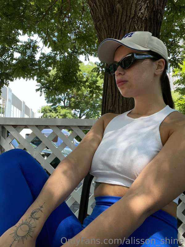 Rate my outfit 1-10 in the comments! ❤️