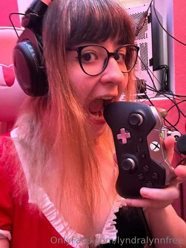 I'm also now daily live on Twitch, if you want to come say h..
