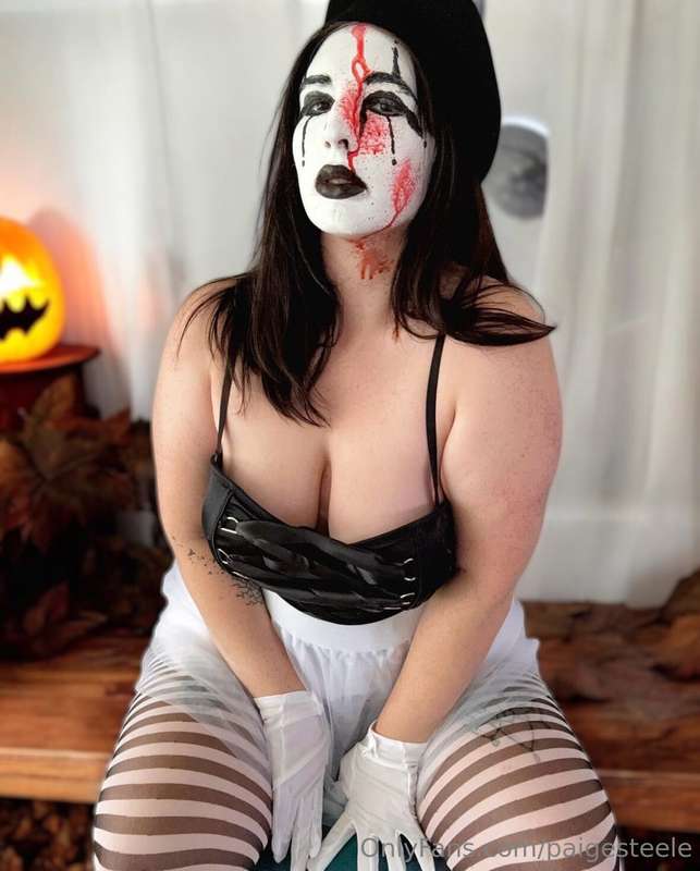 I really enjoyed putting this make up look together. I love ..