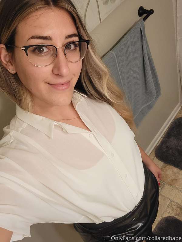 What do you think of today's outfit choice? 🥳