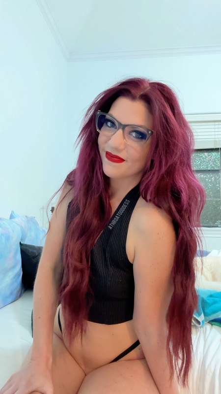 Glasses on or glasses off?? It’s giving sexretary either way..