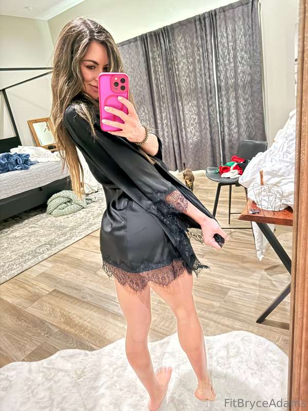 I'm ready for the Late Night show, are you? 😏