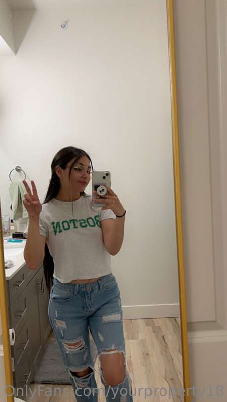 Oops… I let my moms boyfriend fuck me again😳👀 felt so good w..