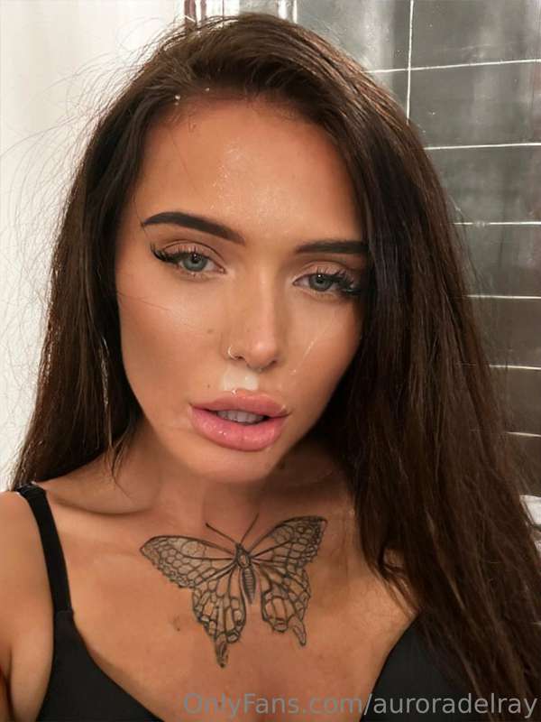 Love getting my pretty face covered in spunk😍💦