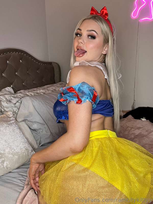 Will you be my prince charming? 👑 