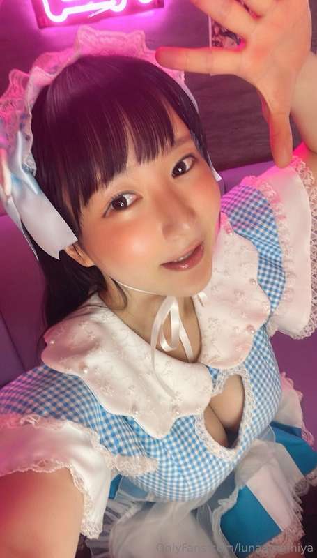 Hello🙌🏻 Do you like this maid?💕 She's got too much room in h..
