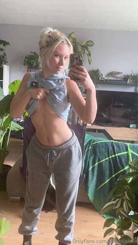 After Gym selfie 😎 Let’s get back into a good routine 💪💪💪