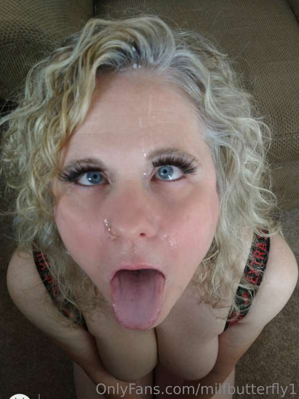 Cum on my face. 😁💦🍆🦋