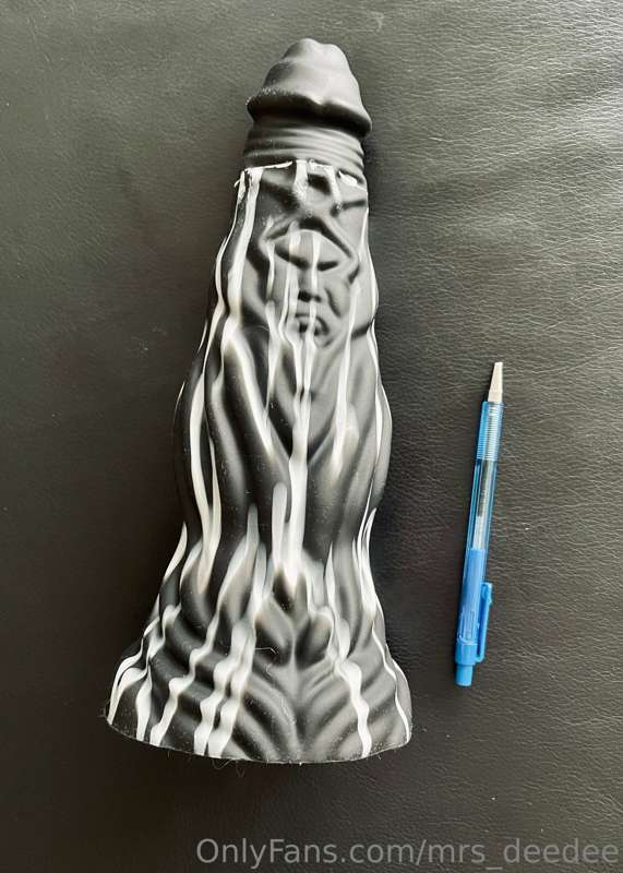 😅 I have been given this XXXL monster dildo, as well as the ..