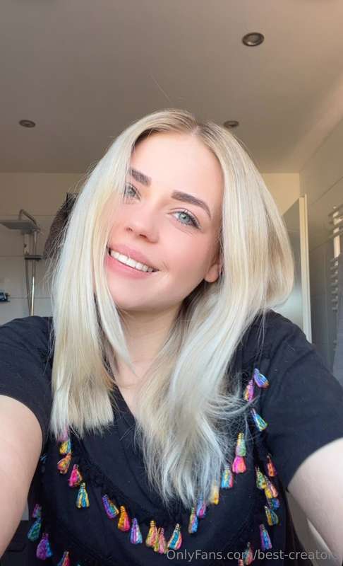 @bellablondofficialHi, ich bin Bella, eine kleine blonde Pfe..