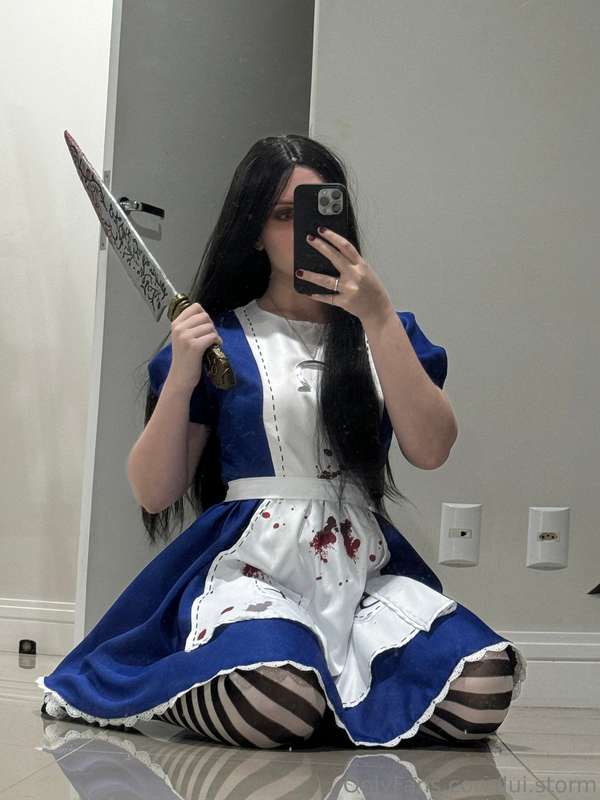 What u think? Alice in Madness cosplay 😭❣️