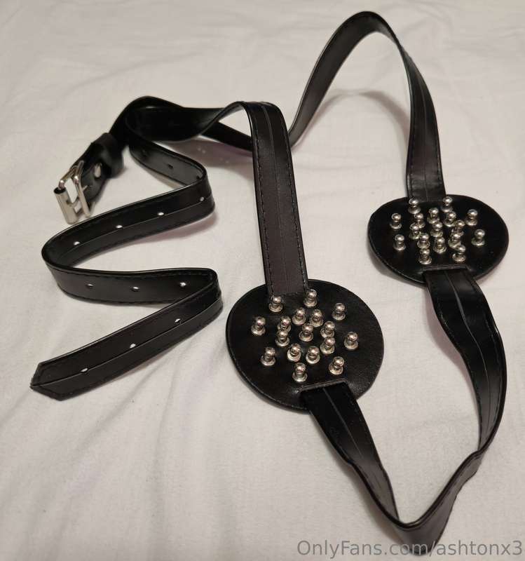 My new nipple boob spikes, 2 of them have holes for nipple c..