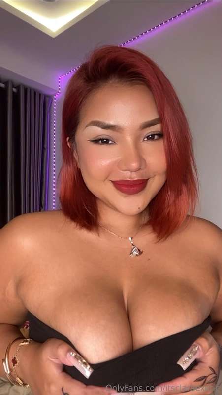 Which are you kissing first, my lips or my nips?? 😘