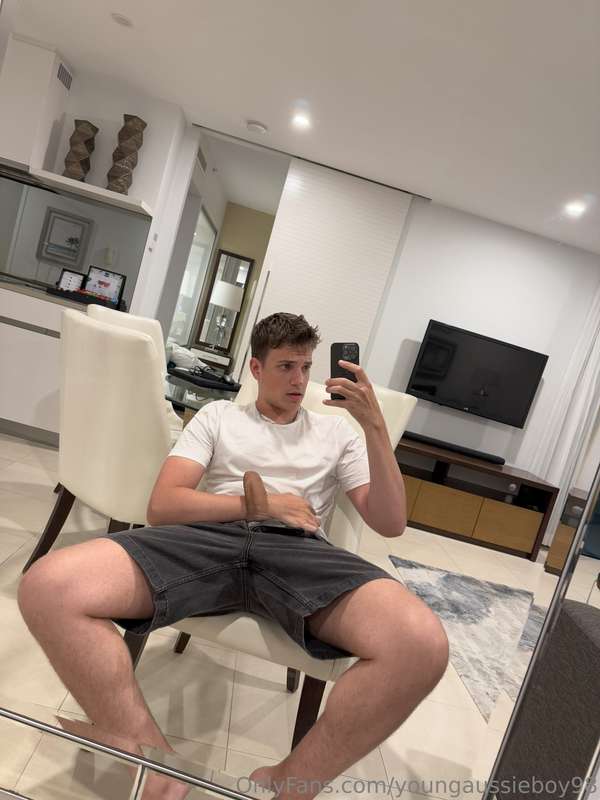 youngaussieboy98