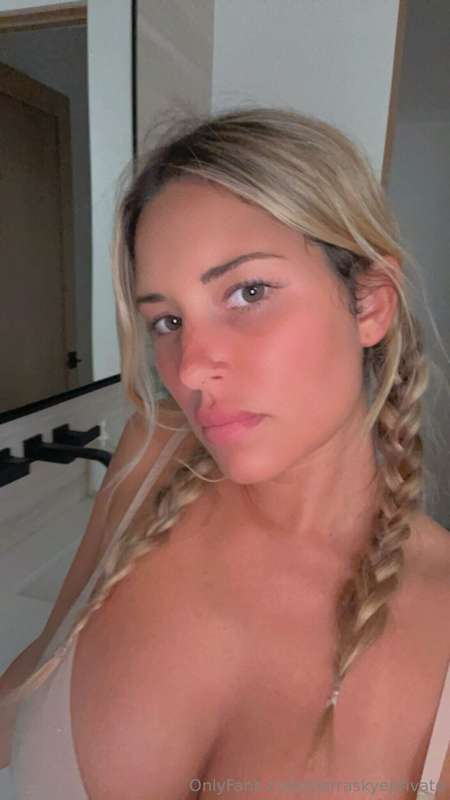 sierraskyeprivate photo