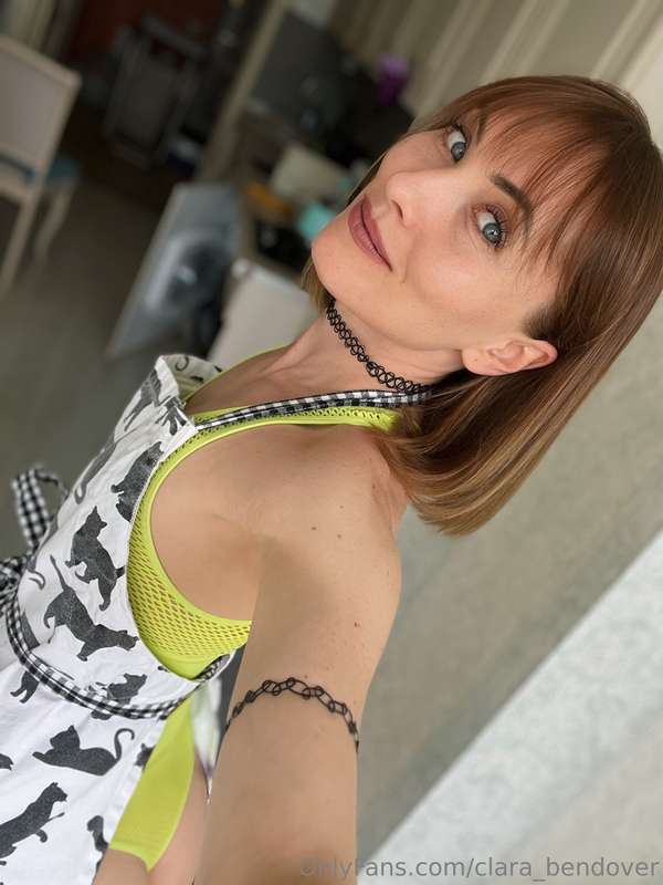 clara_bendover