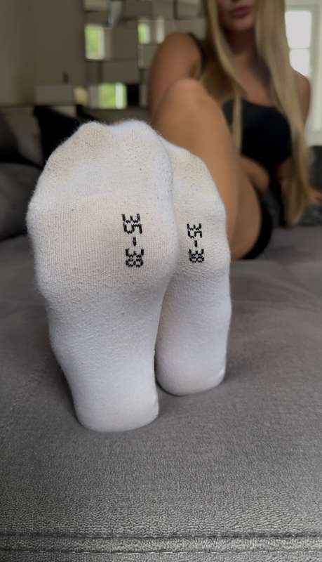 In the video, you see me for 3 minutes in my sweaty socks, w..