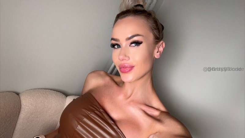 brattyblondeee
