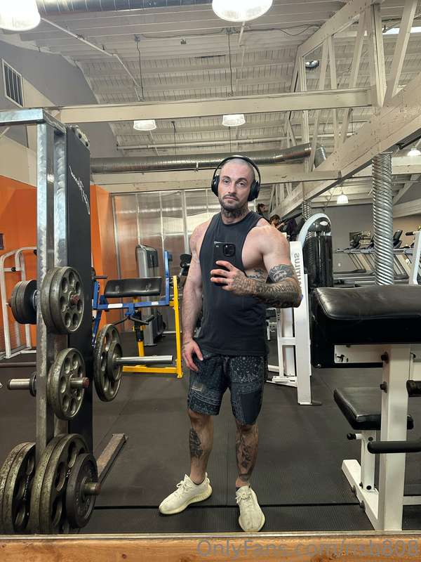 Getting after it on a Saturday morning hope everyone is havi..