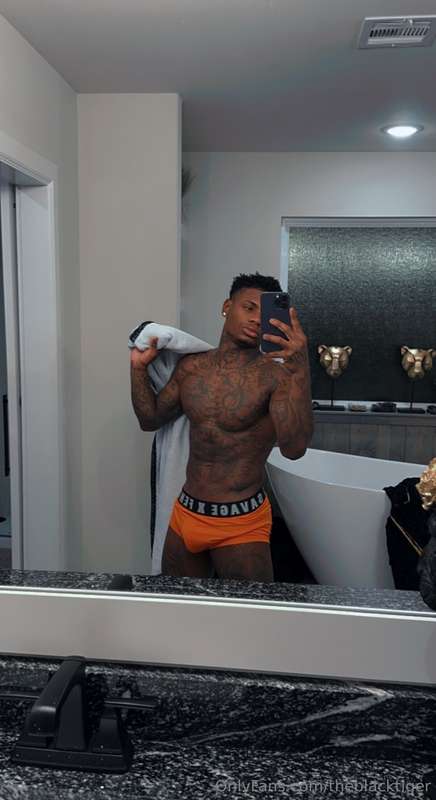 lemme be your knight in shining boxers!