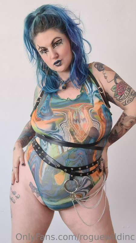 Alien e-girl vibes, lots of kinky content coming with this l..
