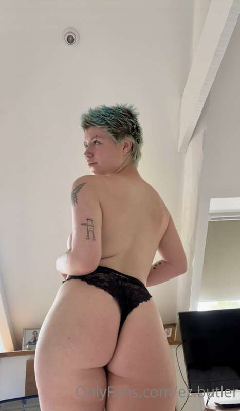 i think my ass looks good in this