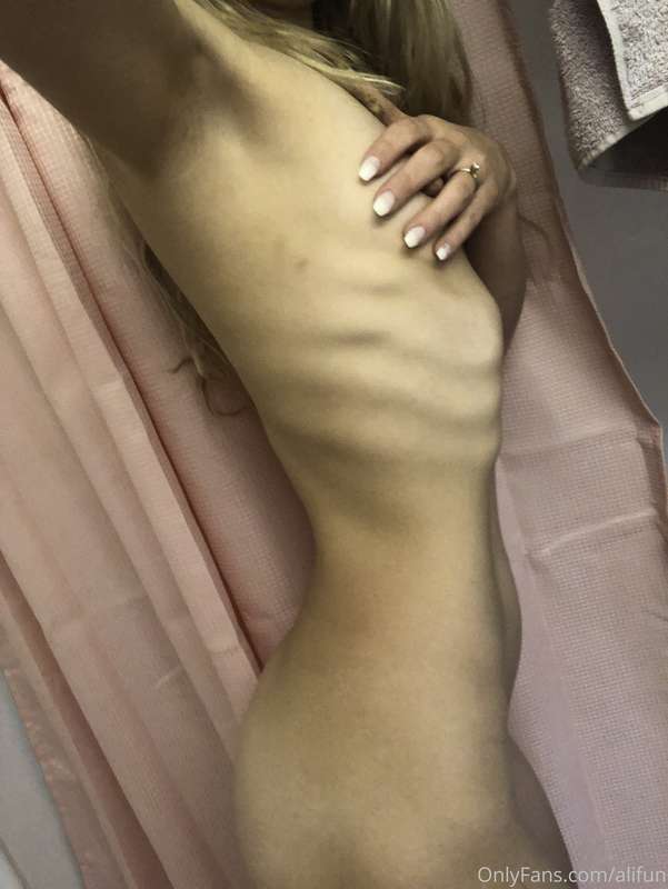 Good morning & happy Monday from my petite body! 😘💋