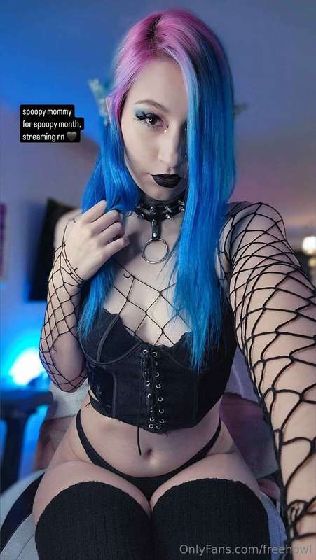 spoopy mommy for spoopy month live now on cb!!