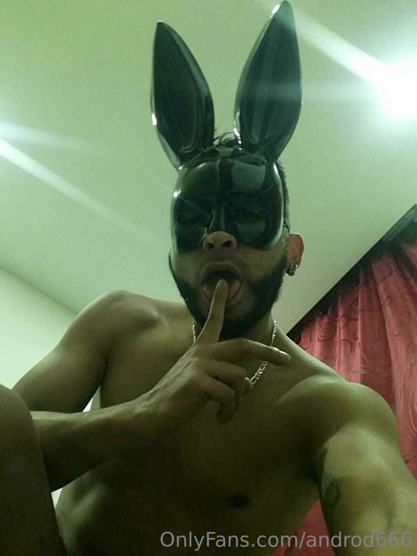 El 🐇black tomando selfies 😏😏😏😏😏🤤👀👀👀