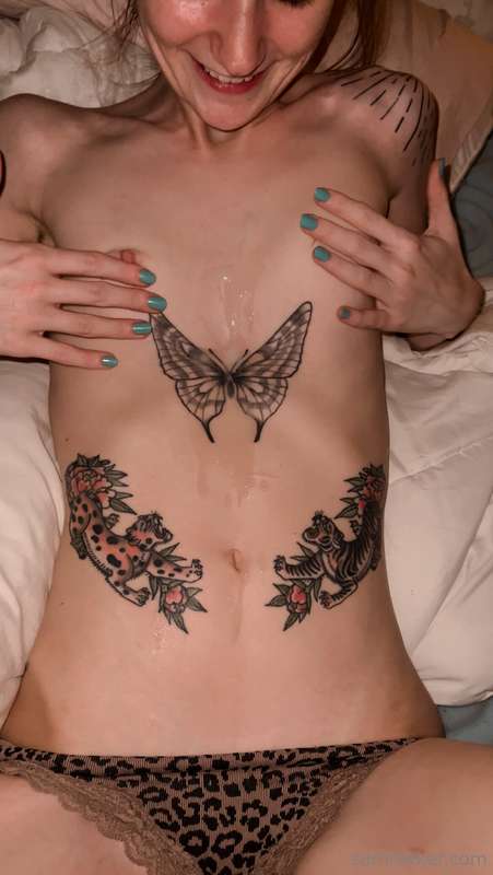 It's a great morning to cover me in cum, wanna play? 👀
