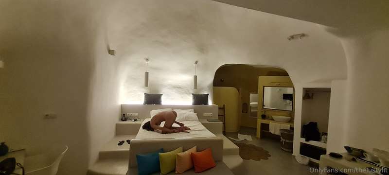 Santorini è un'isola a mezzaluna che non è altro che la metà..