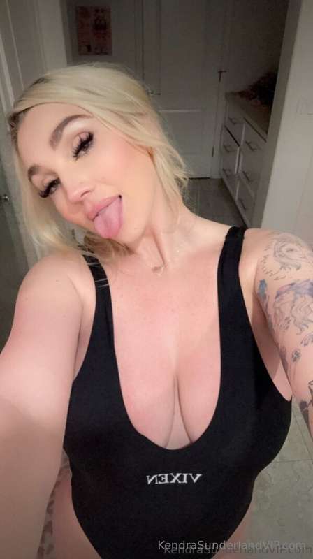 Photo 603 of Kendra Sunderland on Tocromo