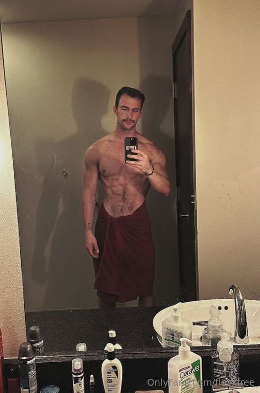 let's jump in the shower 😈