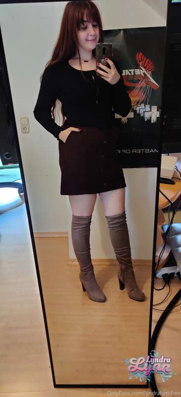 Got a new skirt, my nudes with it are on my VIP OnlyFans ;)