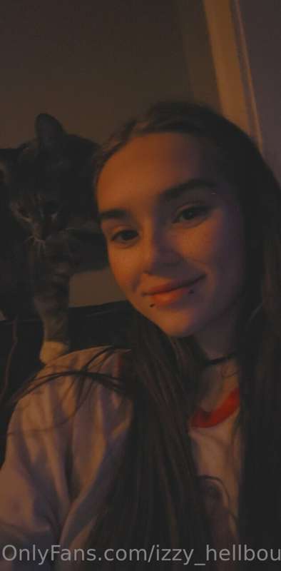 izzy_hellbourne image #4