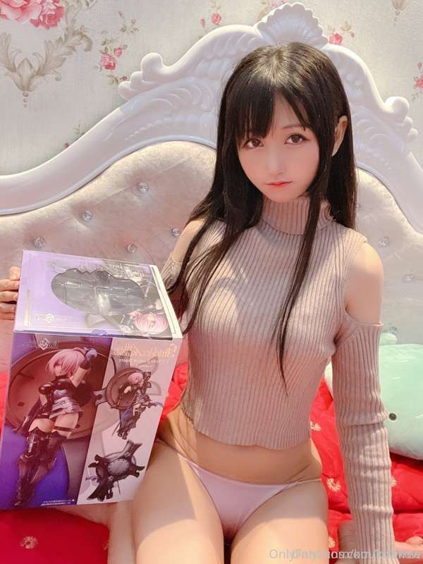 Got a new waifu for my collection ( ˘ω˘ )

My main twitter i..