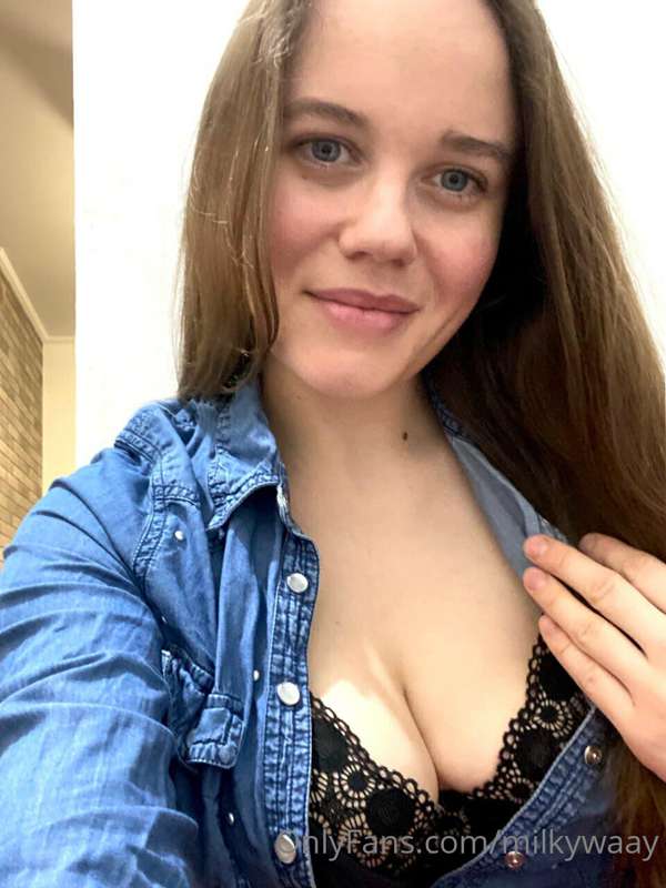 How many moles did you find on this photo?;))🥰😍