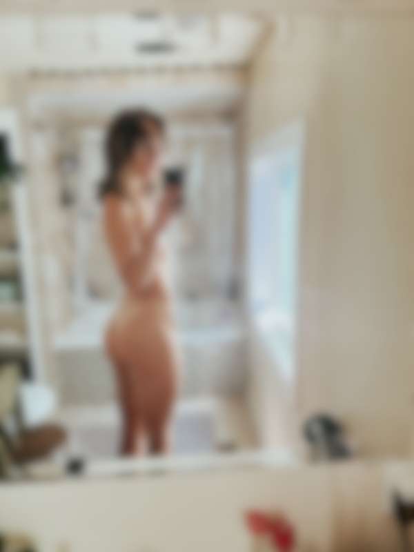 the only thing i’m a slut for is the sun  ─────━┿────┿━─────..