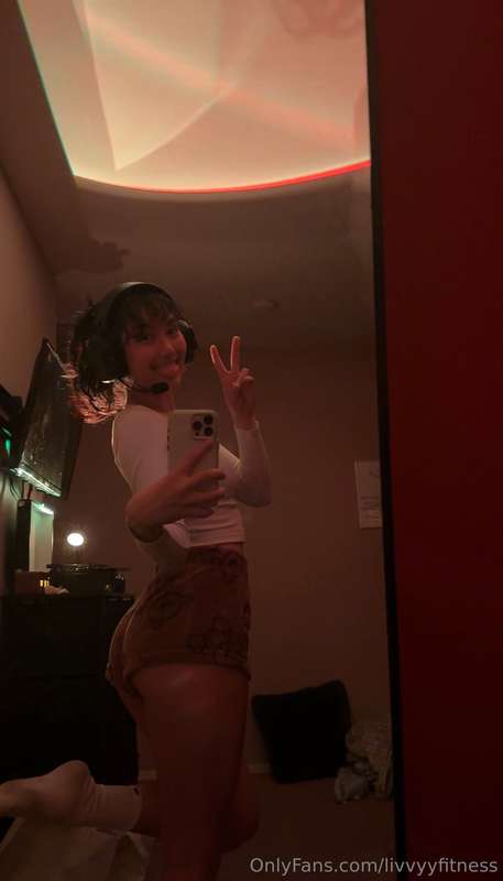 Follow my twitch for my live streams! 🔗💞⬇️
https://hoo.be/li..