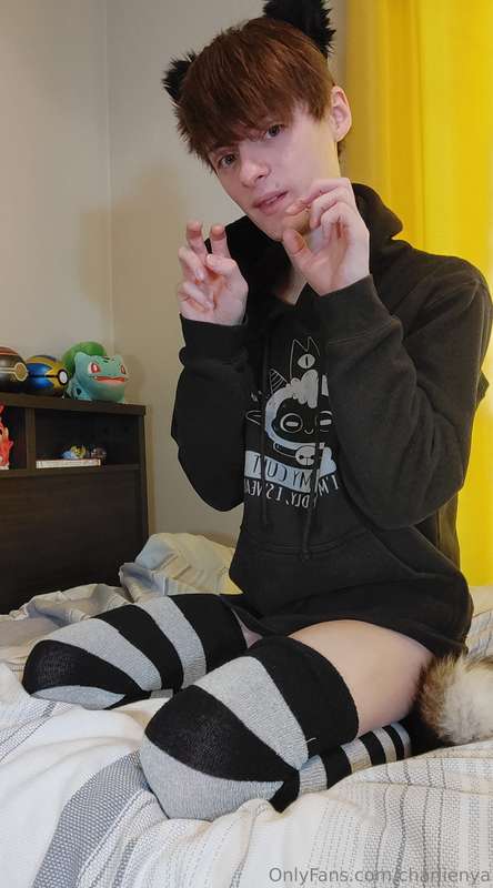 The kitty is now caged and very submissive~