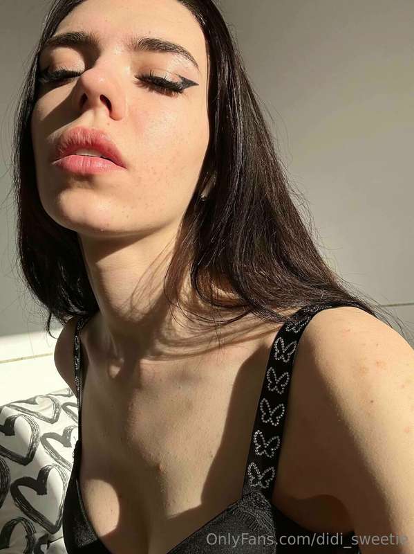I love the sun and when its rays fall on my delicate skin ☀️..