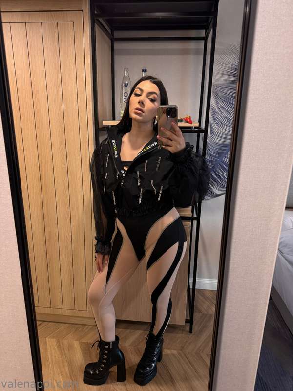 Do you like my outfit? 