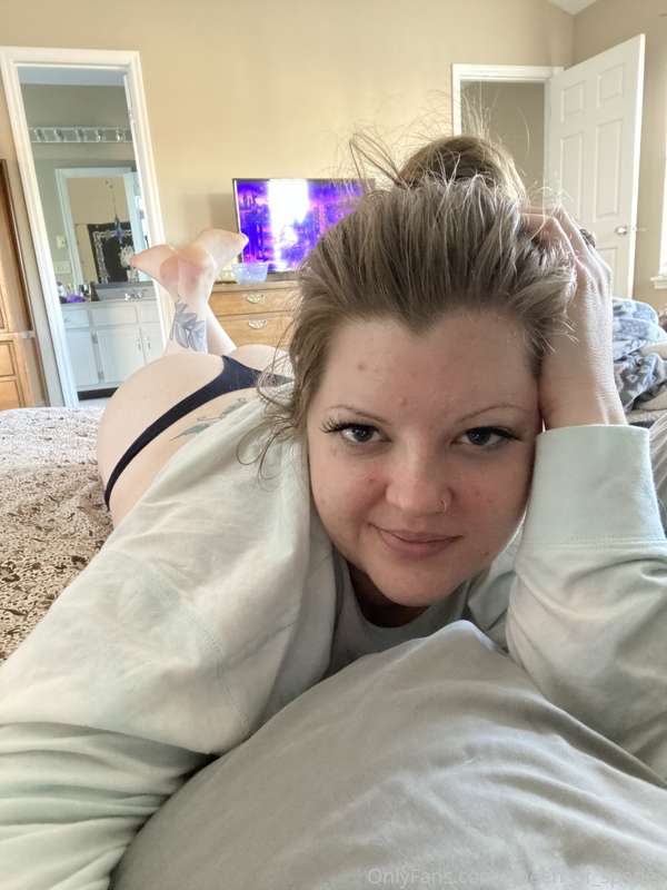 Lazy day. Half dressed. Messy hair. No makeup. And still bea..