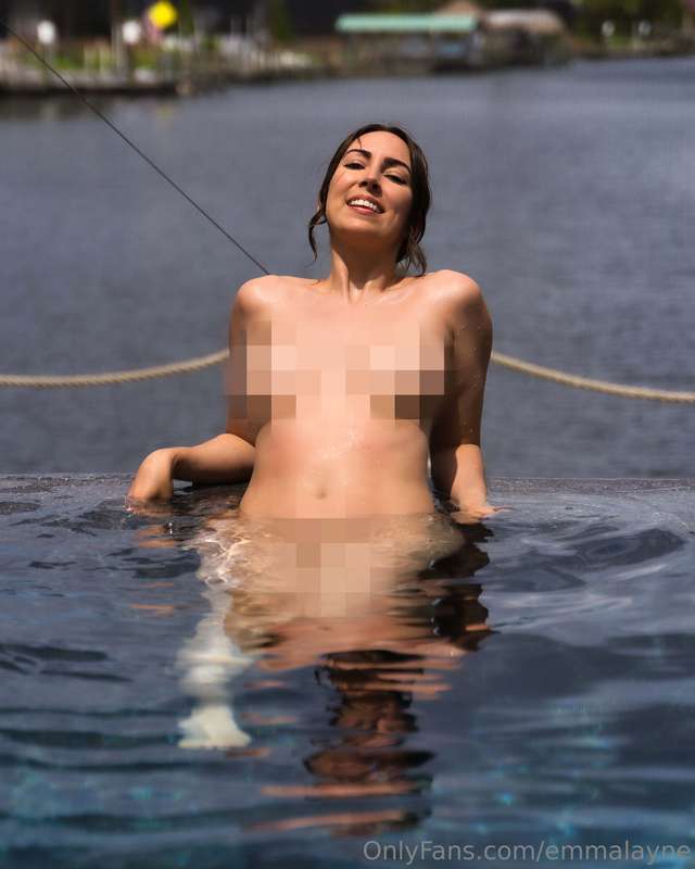 The best way to swim. I just sent this out to @emmalaynevip ..