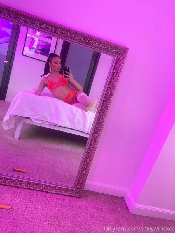 Photo 261 de Emily Willis sur Tocromo