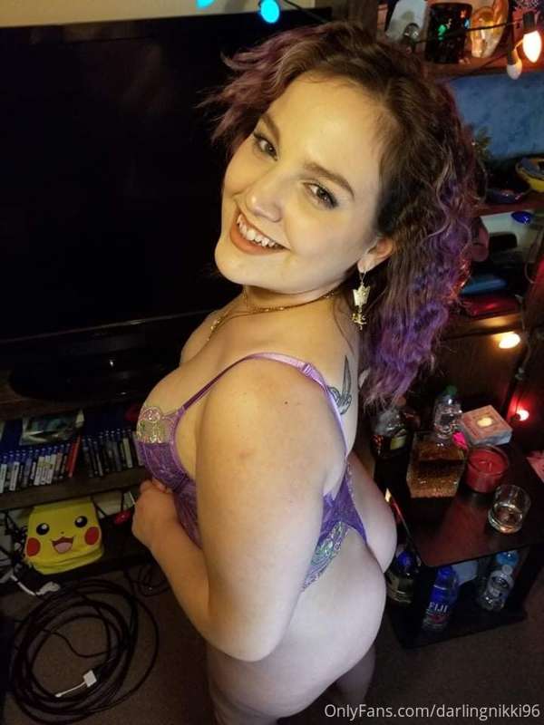 Would you fuck a gamer girl? 🎮